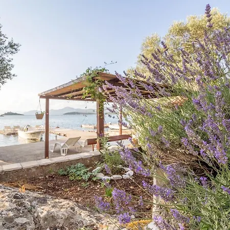 Apartments By The Sea Zuronja, Peljesac - 10134 * Brijesta