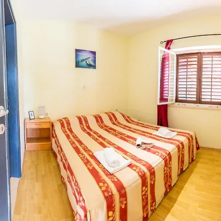 Apartments By The Sea Zuronja, Peljesac - 10134