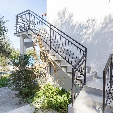 Apartments By The Sea Zuronja, Peljesac - 10134 *